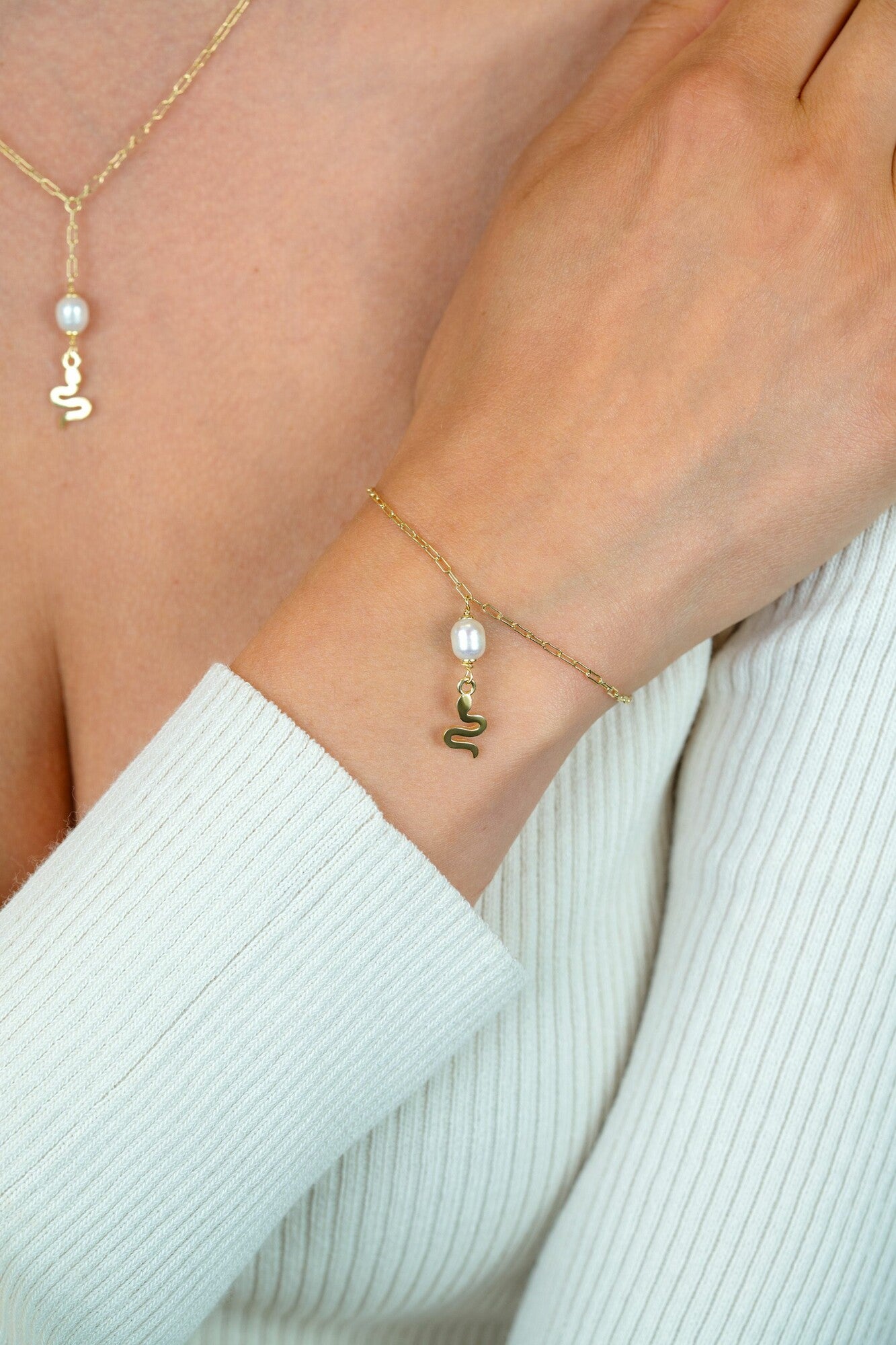 Aurrelia | Serpent Pearl Paperclip Bracelet